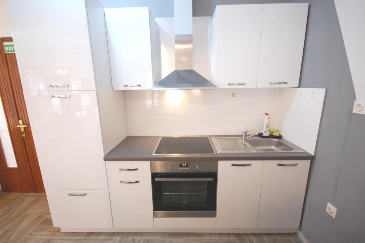 Apartments Snjezana By El-Pi Tours Njivice Eksteriør bilde
