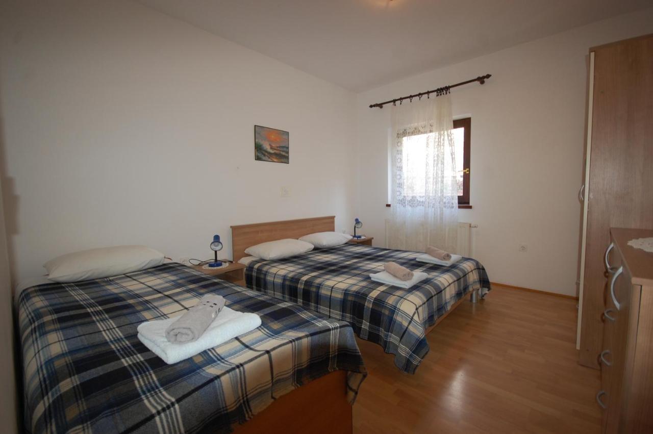 Apartments Snjezana By El-Pi Tours Njivice Eksteriør bilde