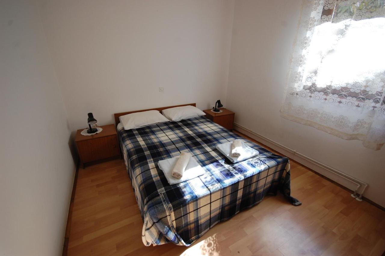 Apartments Snjezana By El-Pi Tours Njivice Eksteriør bilde
