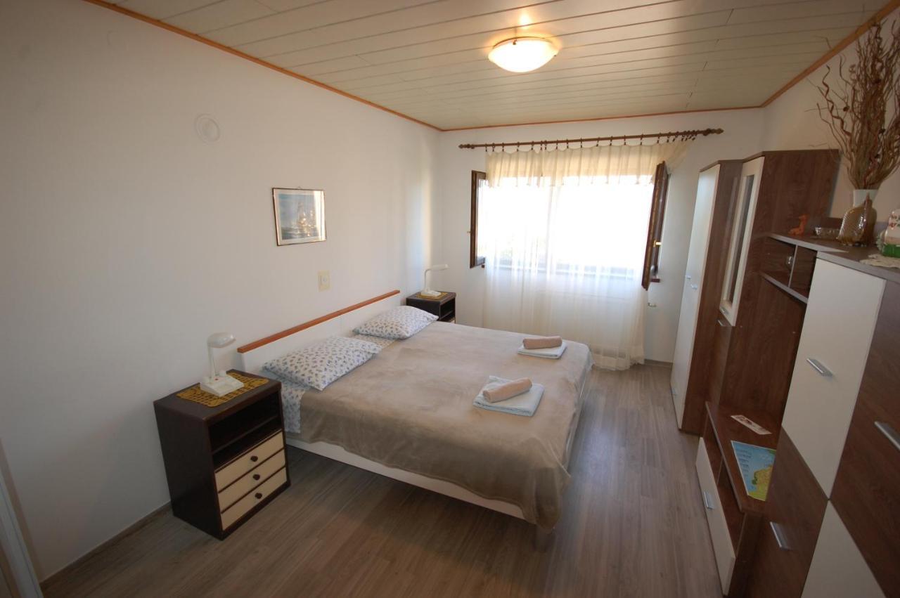 Apartments Snjezana By El-Pi Tours Njivice Eksteriør bilde