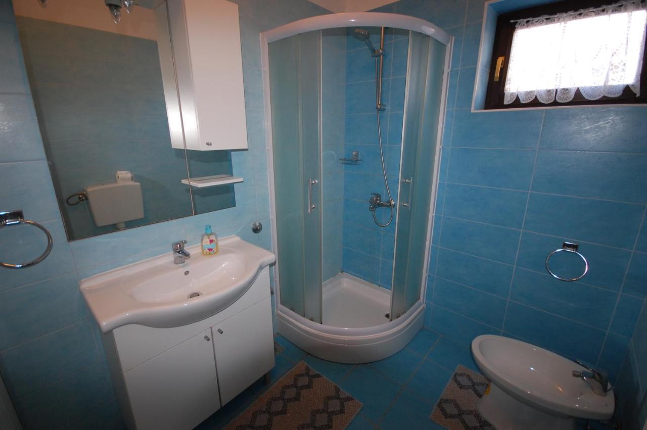 Apartments Snjezana By El-Pi Tours Njivice Eksteriør bilde