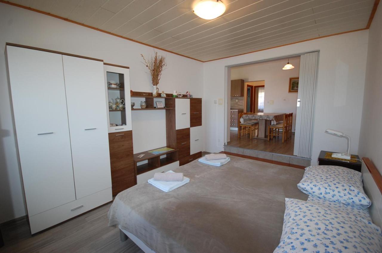 Apartments Snjezana By El-Pi Tours Njivice Eksteriør bilde