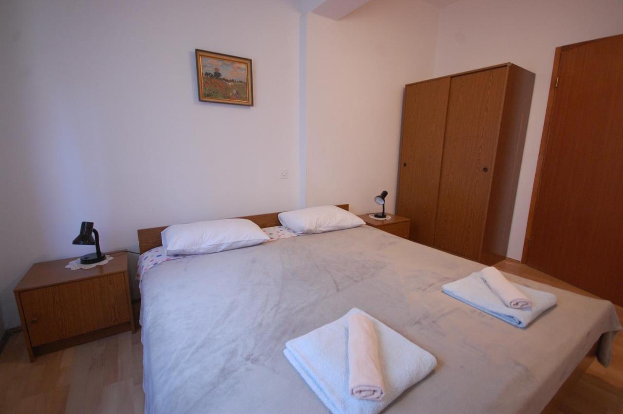 Apartments Snjezana By El-Pi Tours Njivice Eksteriør bilde