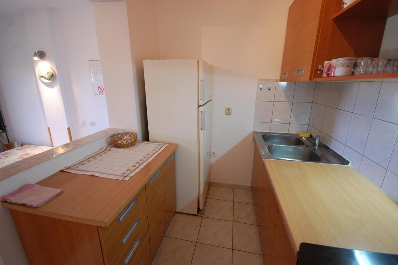 Apartments Snjezana By El-Pi Tours Njivice Eksteriør bilde